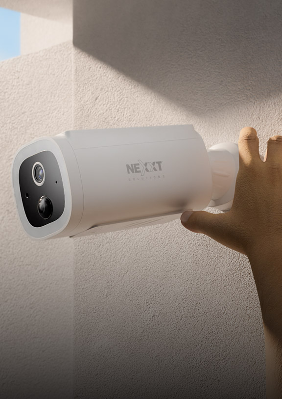 Smart Wi-Fi® camera with built-in solar panel - NHC-OF30S | Nexxt Home